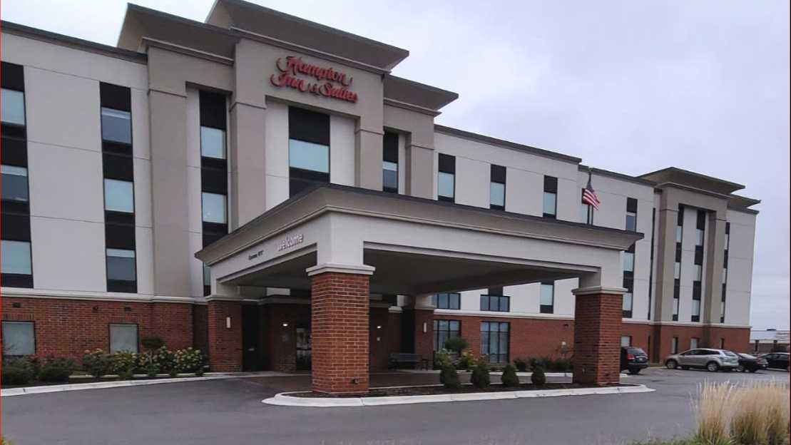 Hampton Inn & Suites Bridgeview MDW Airport Parking