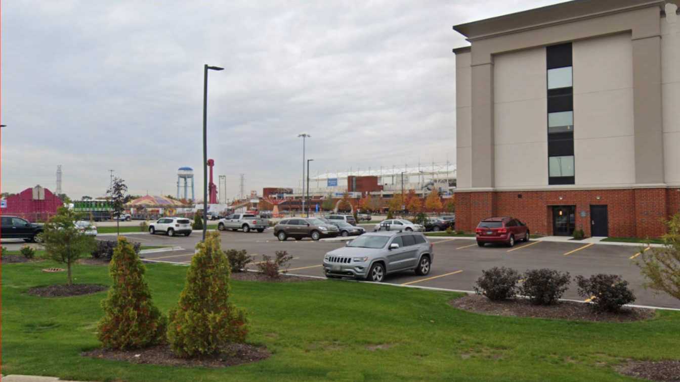Hampton Inn & Suites Bridgeview MDW Airport Parking