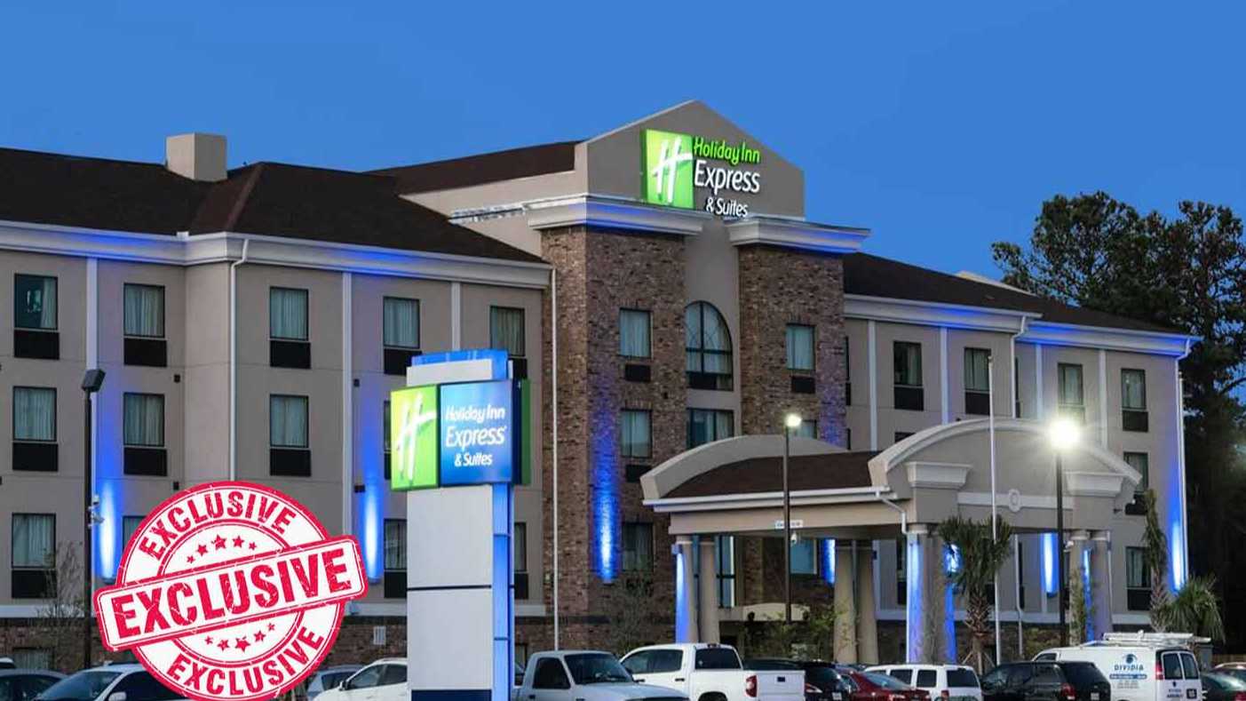 Holiday Inn Express and Suites HOU Airport Parking