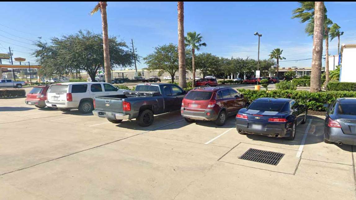 Holiday Inn Express and Suites HOU Airport Parking