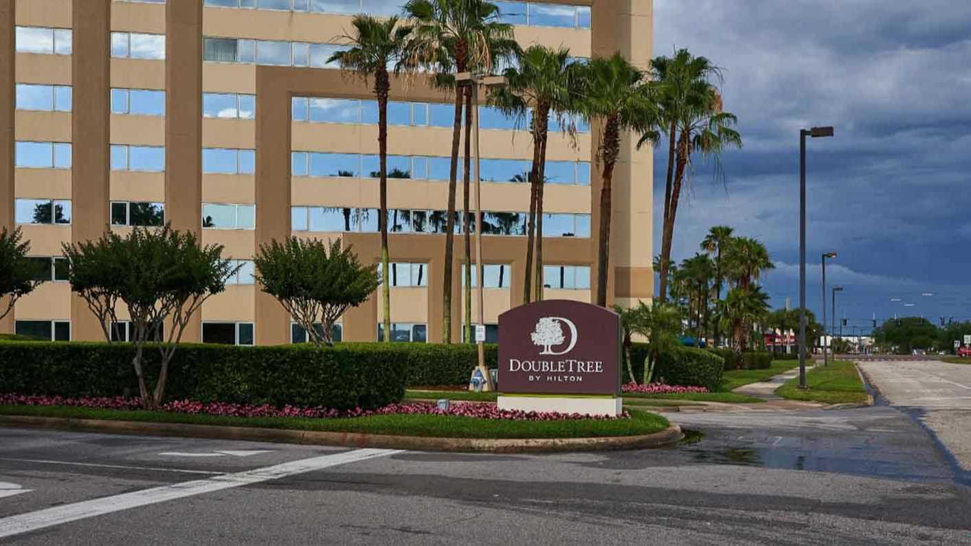 DoubleTree by Hilton MCO Airport Parking