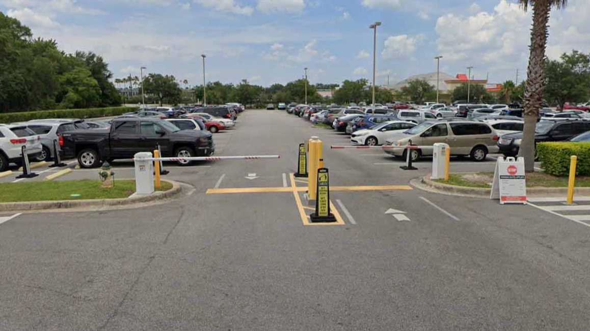 DoubleTree by Hilton MCO Airport Parking