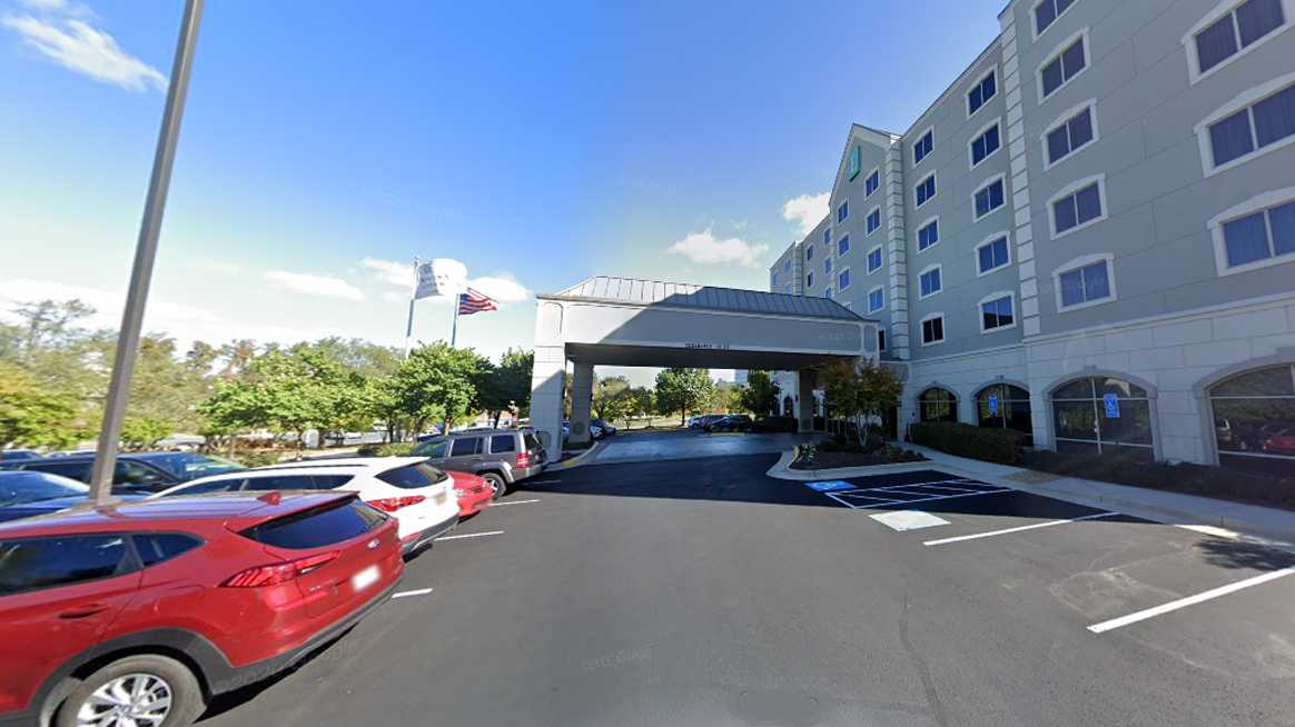 Embassy Suites by Hilton Dulles Airport Parking