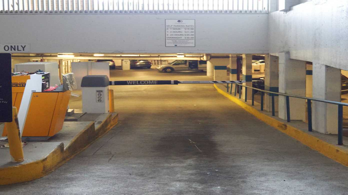DoubleTree by Hilton Hotel Crystal City - DCA Airport Parking