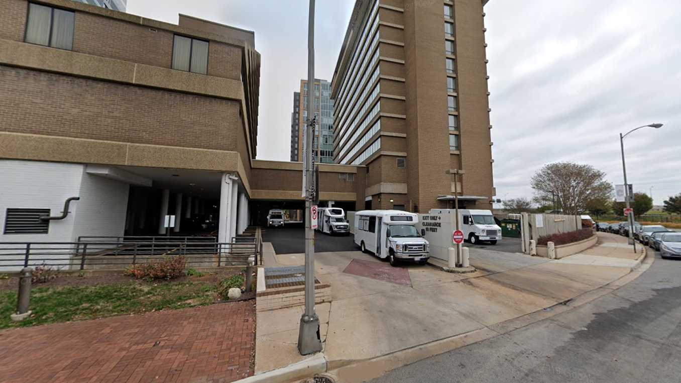 DoubleTree by Hilton Hotel Crystal City - DCA Airport Parking