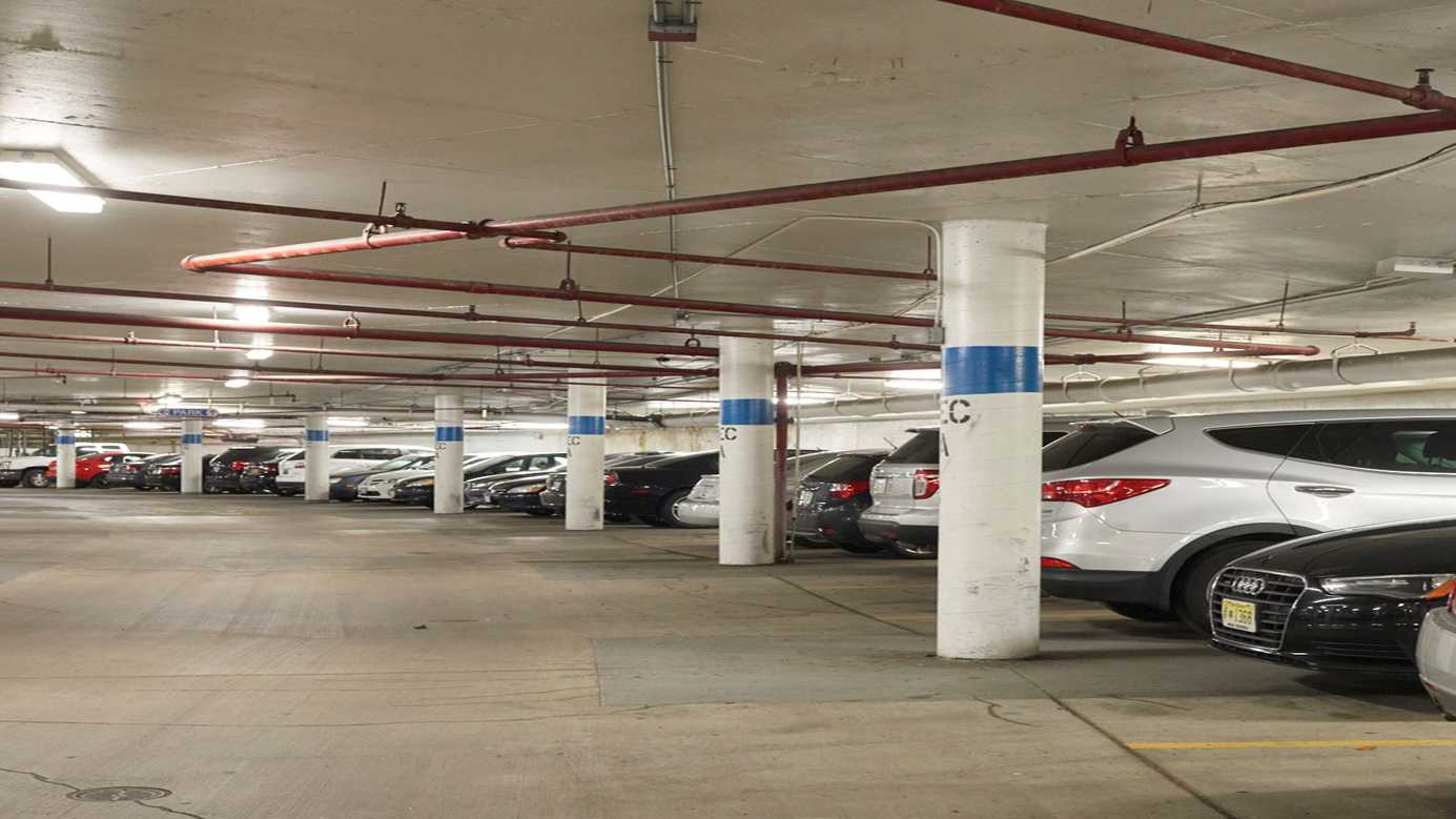 DoubleTree by Hilton Hotel Crystal City - DCA Airport Parking