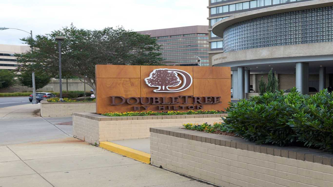 DoubleTree by Hilton Hotel Crystal City - DCA Airport Parking