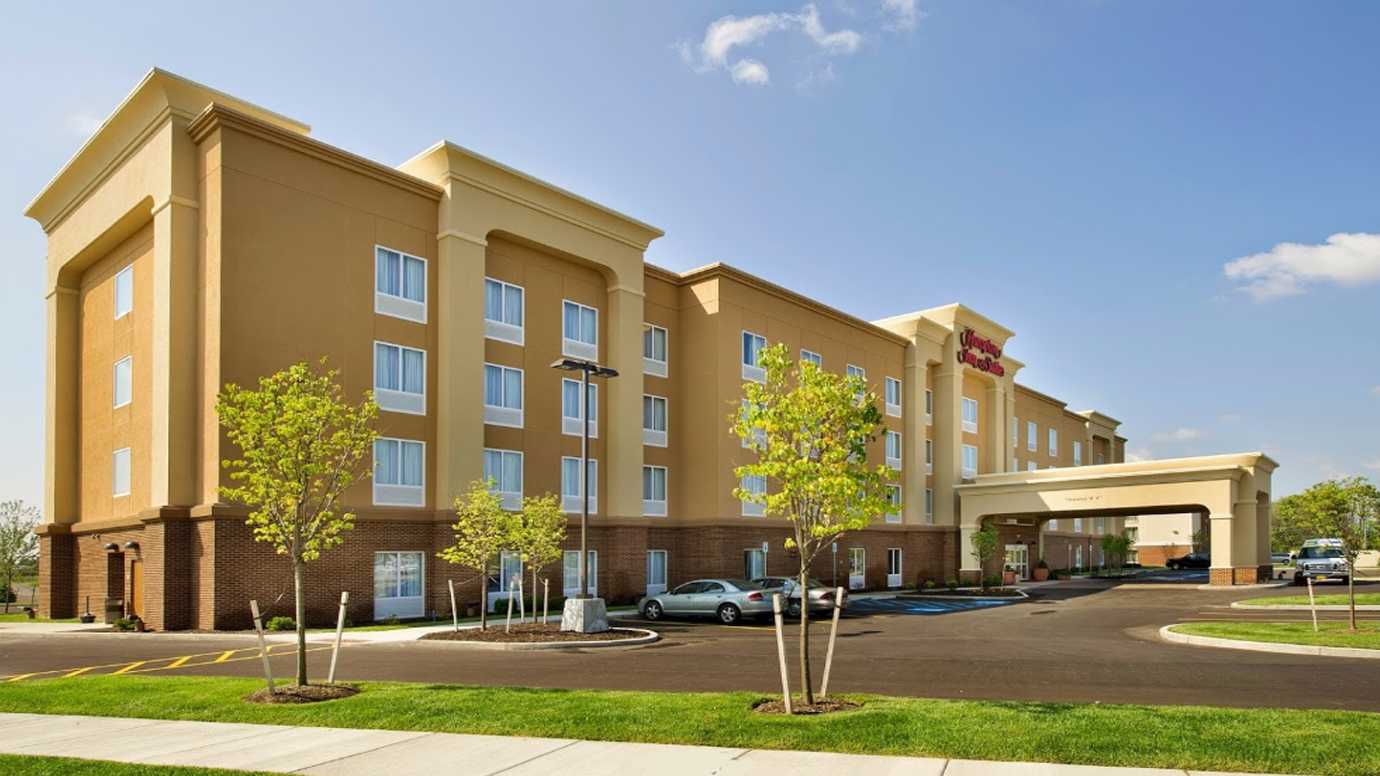 Hampton Inn & Suites BUF Airport Parking