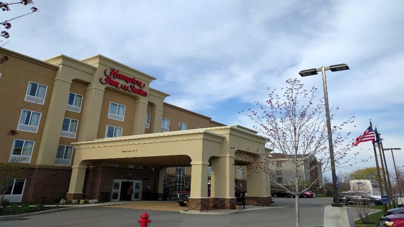 Hampton Inn & Suites BUF Airport Parking