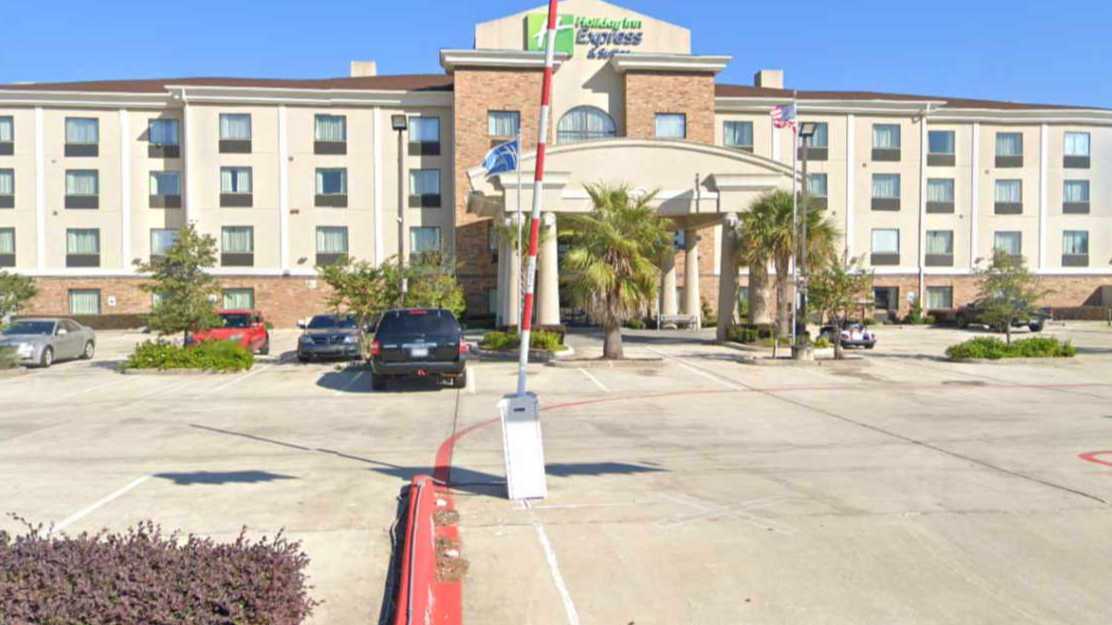 Holiday Inn Express and Suites HOU Airport Parking