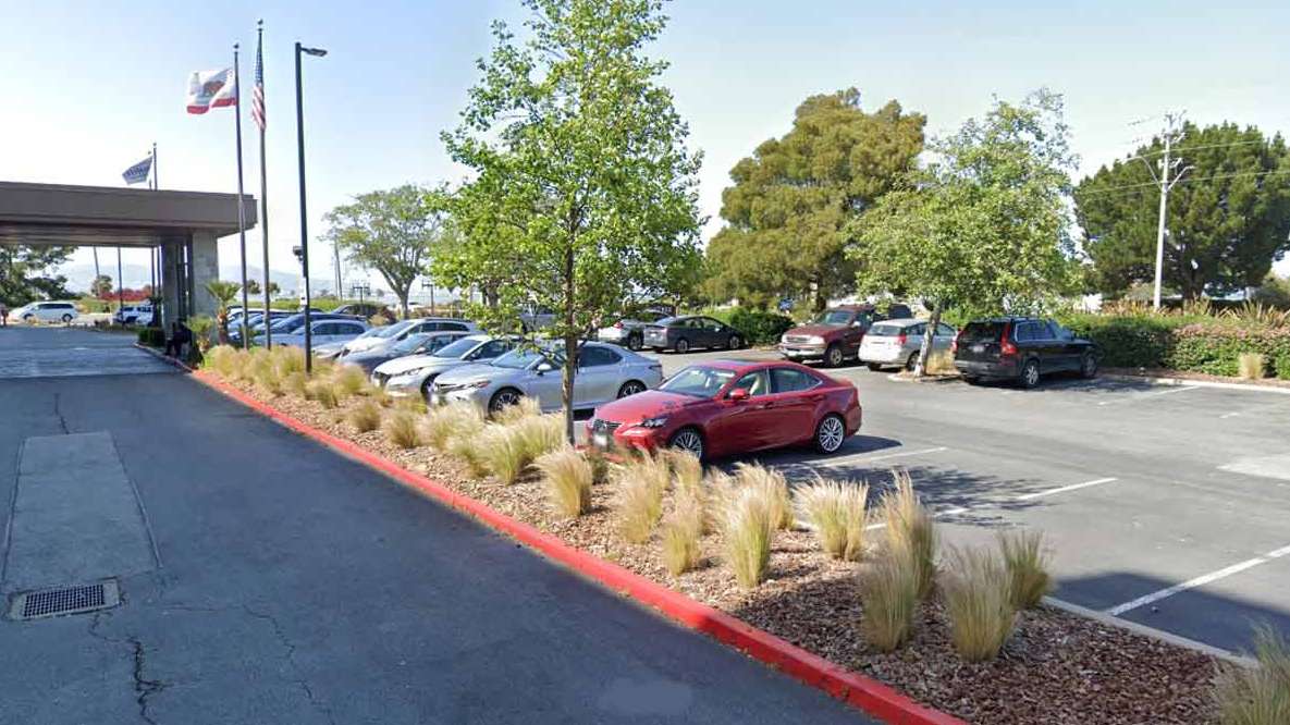 DoubleTree by Hilton SFO Airport parking
