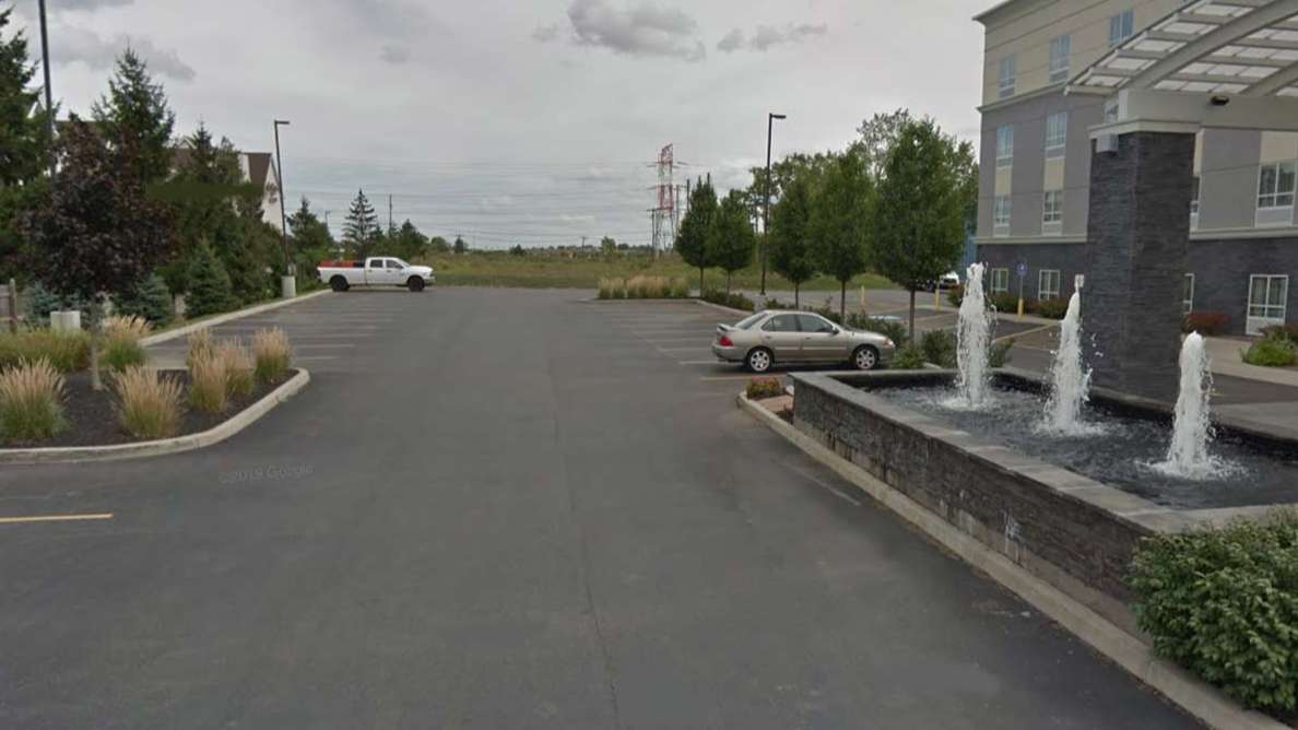 Holiday inn Express BUF Airport Parking