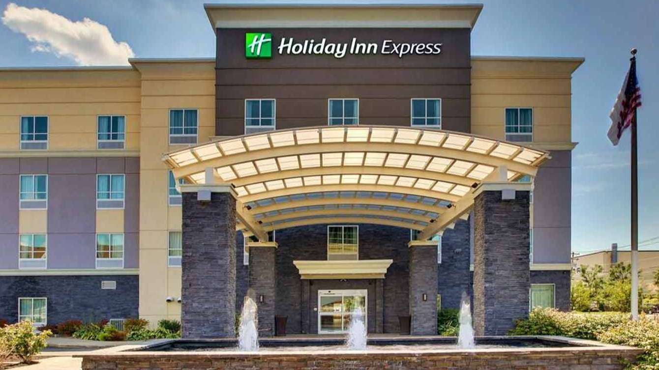 Holiday inn Express BUF Airport Parking