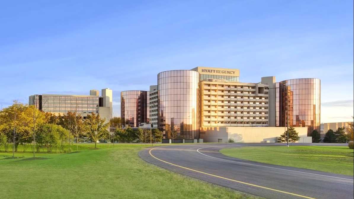 Hyatt Regency Chicago OHare Airport Parking