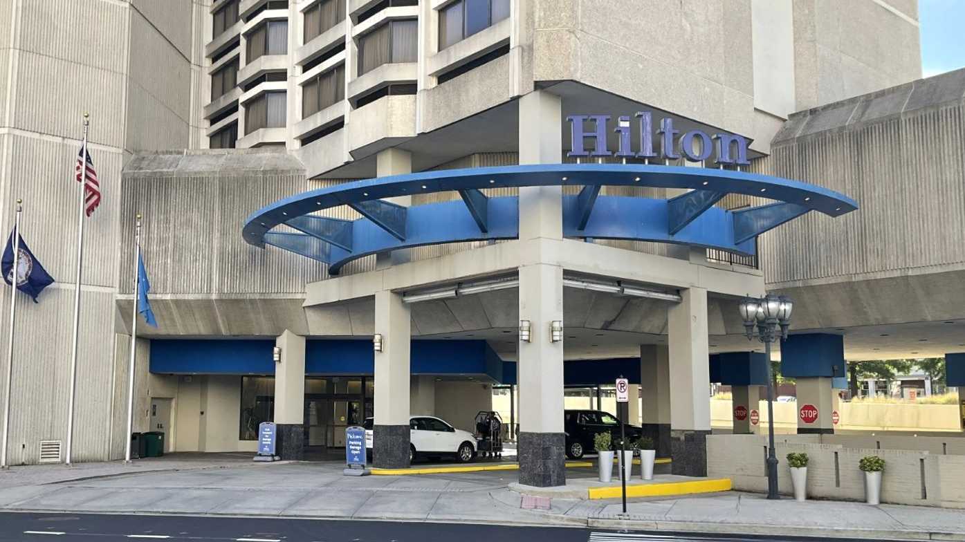 Hilton Arlington National Landing DCA Airport Parking