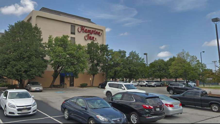 Hampton Inn MDW Airport Parking
