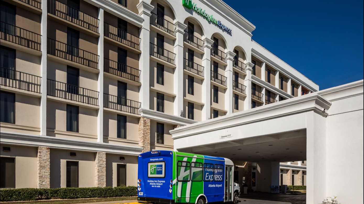 Holiday Inn Express ATL Airport Parking