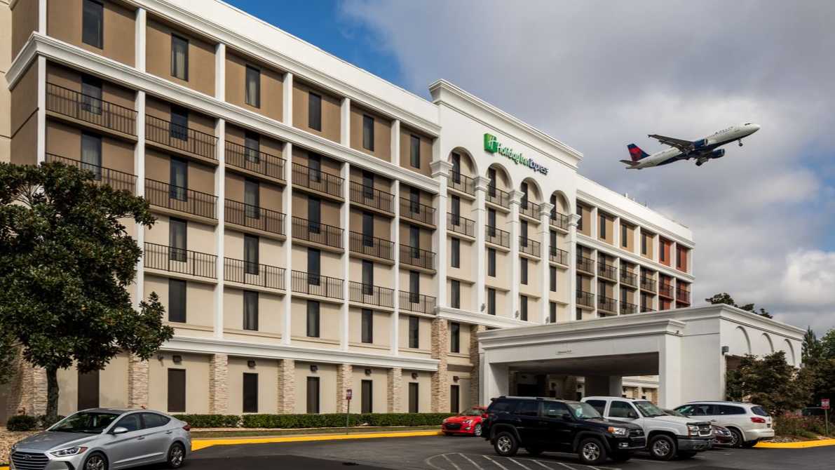 Holiday Inn Express ATL Airport Parking