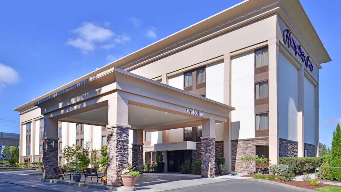 Hampton Inn SEA Airport Parking
