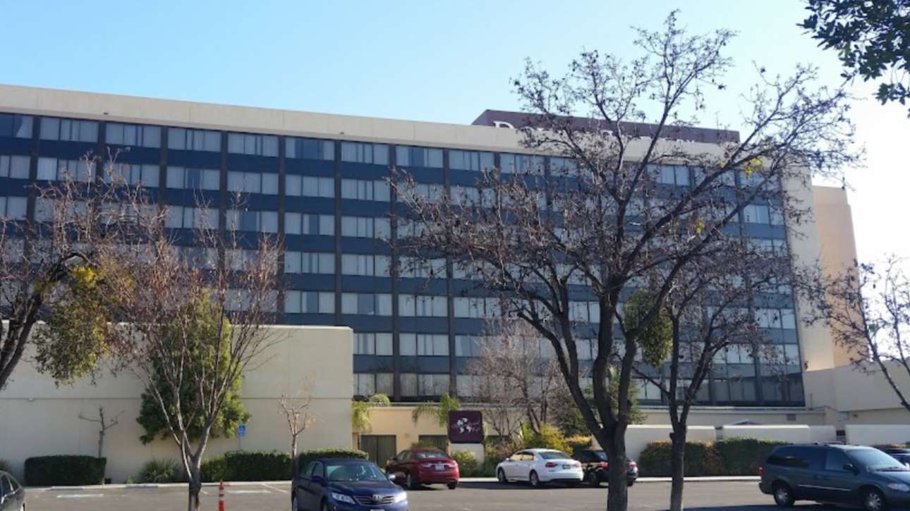 DoubleTree by Hilton Fresno Convention Center FAT Airport Parking