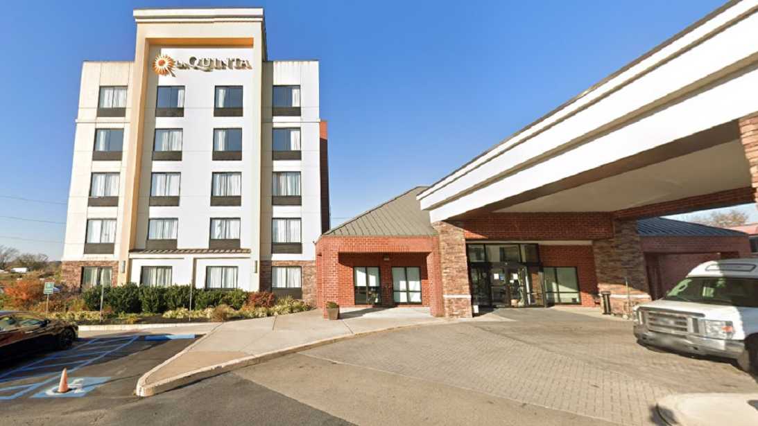 La Quinta Inn & Suites PHL Airport Parking