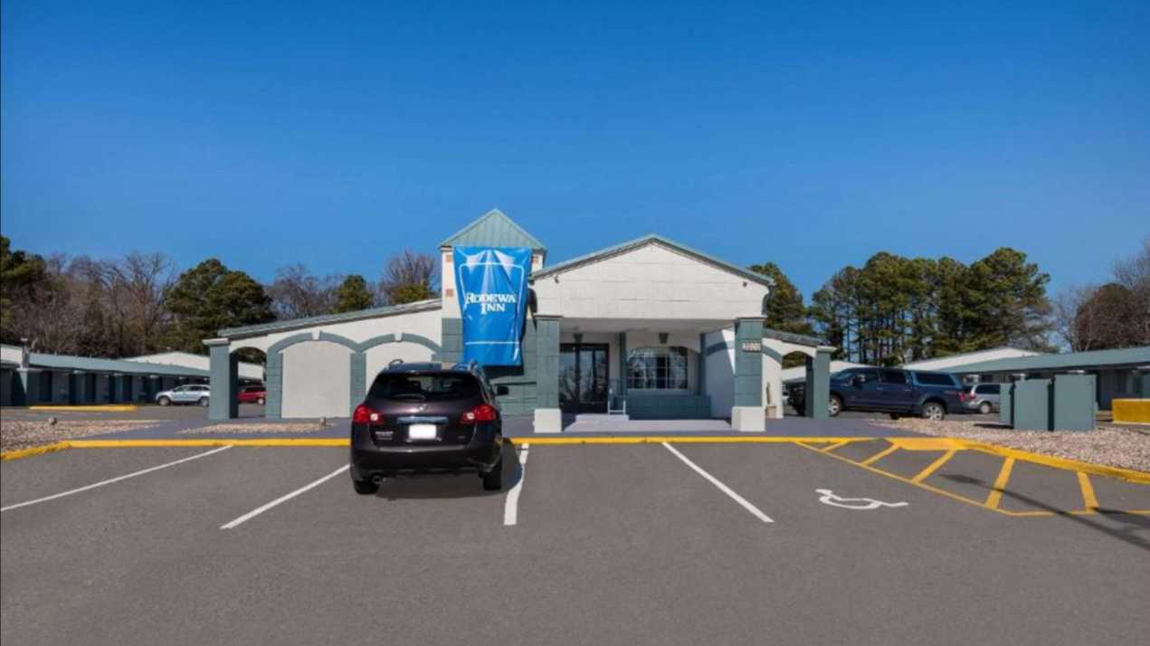 Rodeway Inn CLT Airport Parking
