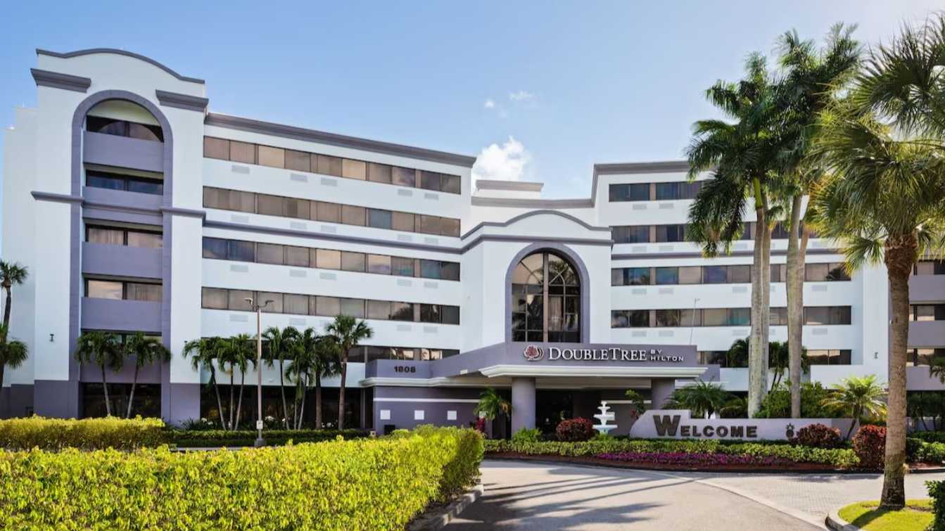 DoubleTree by Hilton PBI Airport Parking