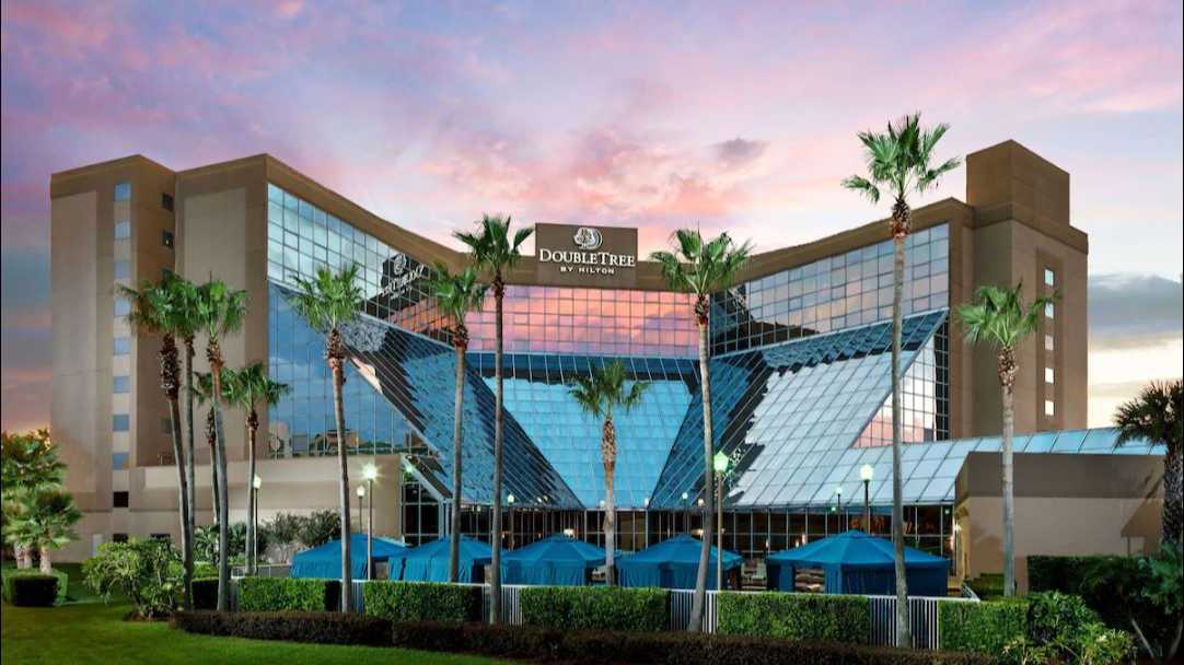 DoubleTree by Hilton MCO Airport Parking