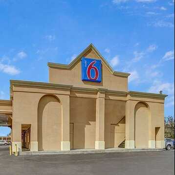 Motel 6 PHL Airport Parking (Formerly Quality Inn)