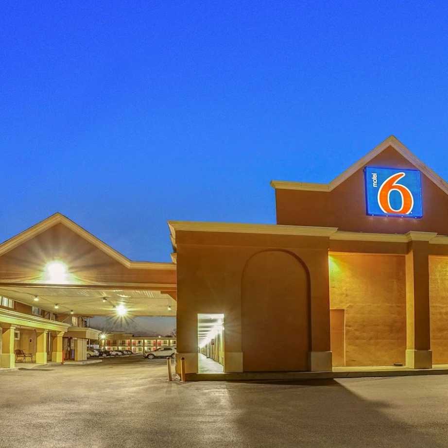 Motel 6 PHL Airport Parking (Formerly Quality Inn)