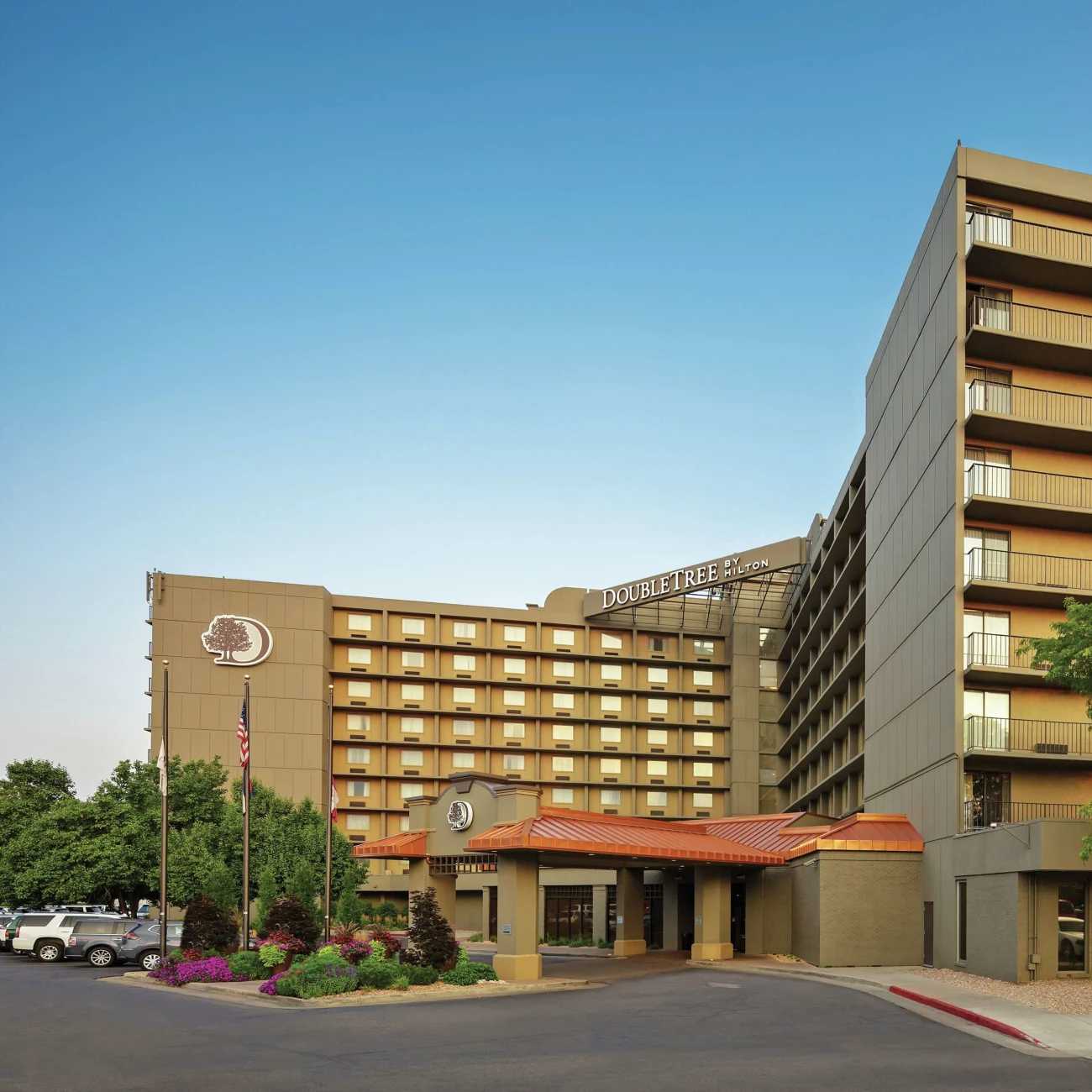 Doubletree by Hilton DIA Airport Parking