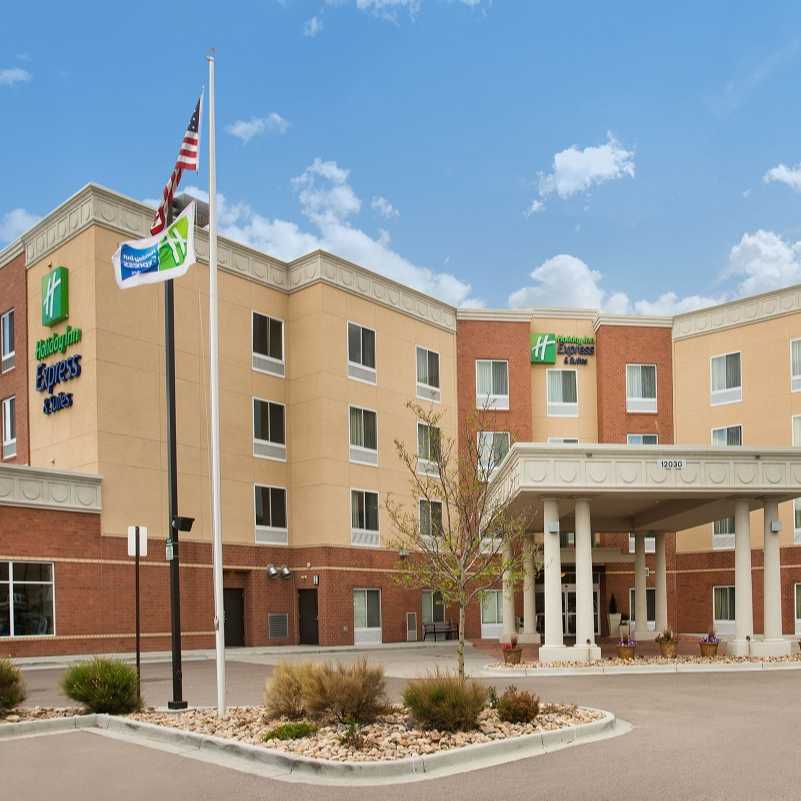 Holiday Inn Express DIA Airport Parking