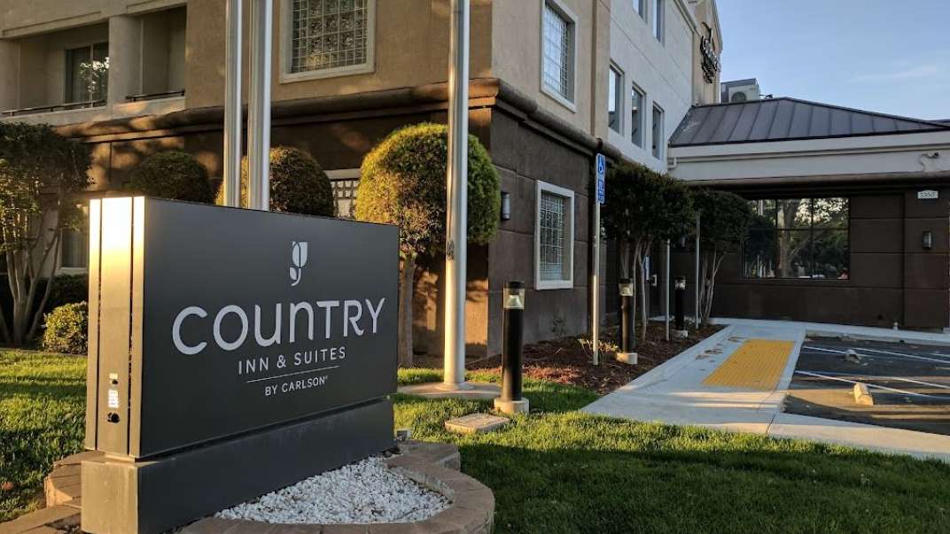 Country Inn & Suites by Radisson SJC Airport Parking (Managed by Spring Parking, 5 STAR SERVICE)