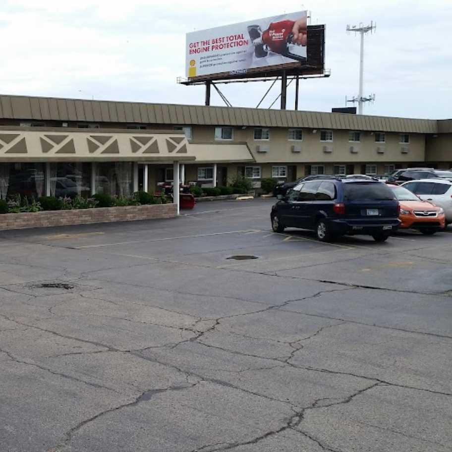 Days Inn Chicago OHare Airport Hotel Parking