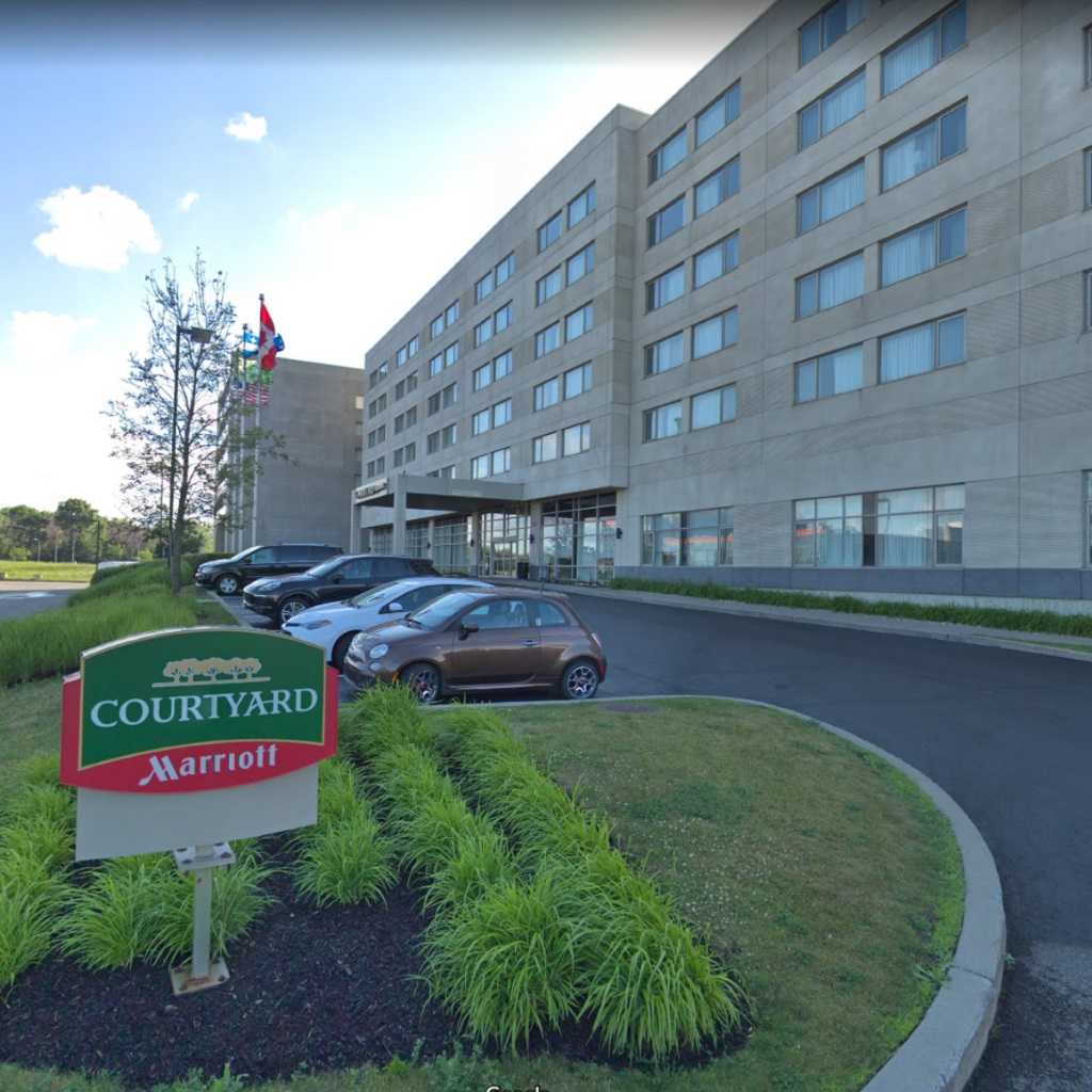 Courtyard Montreal Airport Parking
