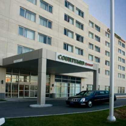 Courtyard Montreal Airport Parking
