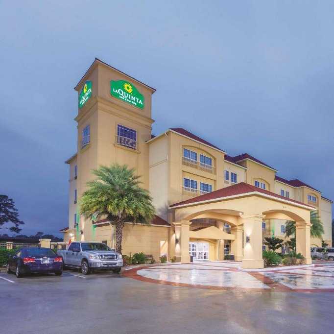 La Quinta Inn & Suites IAH Airport Parking
