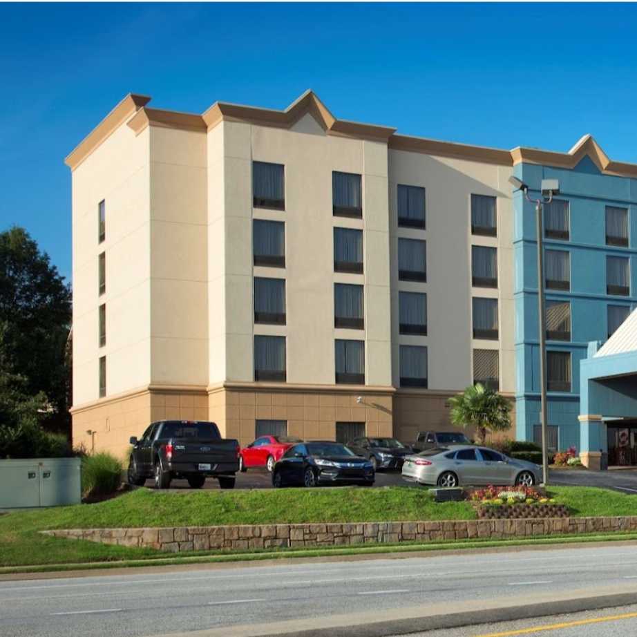 Sky Pointe Hotel and Suites Airport South ATL Parking