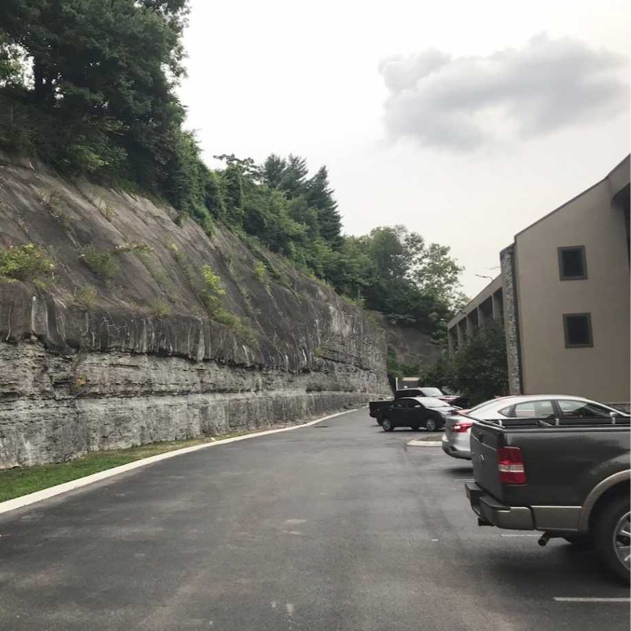 Baymont By Wyndham Nashville Airport Hotel Parking