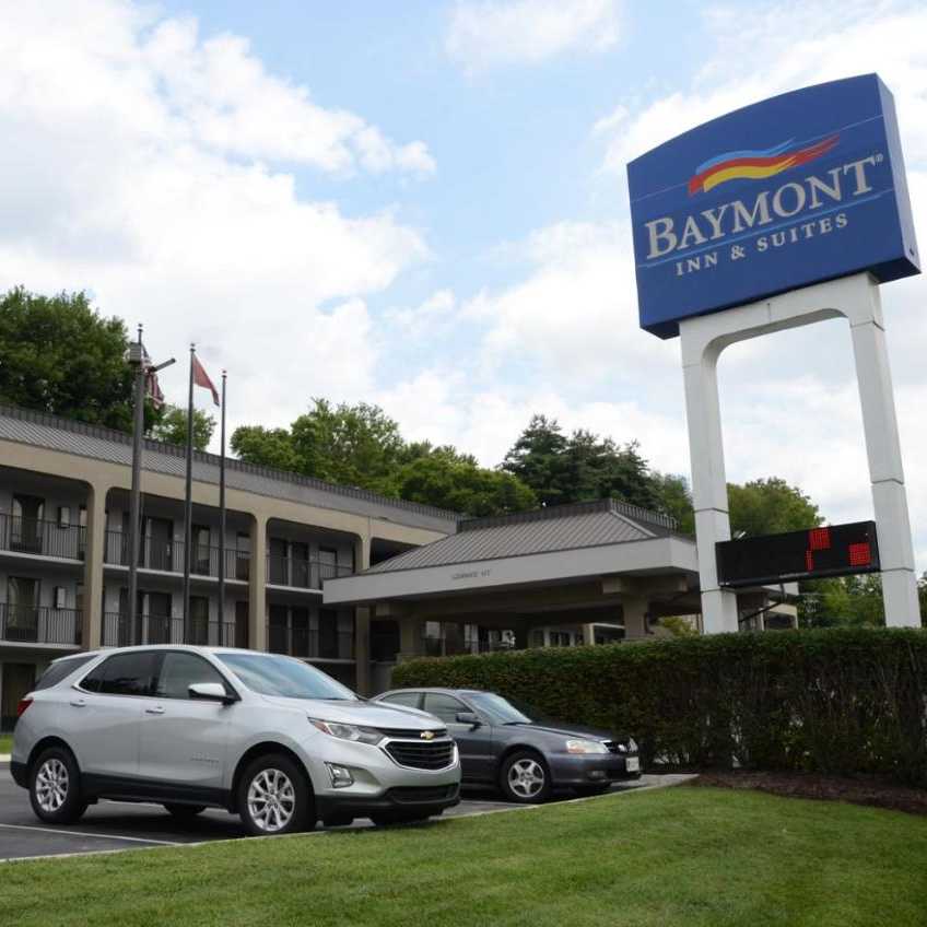 Baymont By Wyndham Nashville Airport Hotel Parking