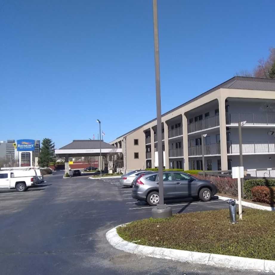 Baymont By Wyndham Nashville Airport Hotel Parking