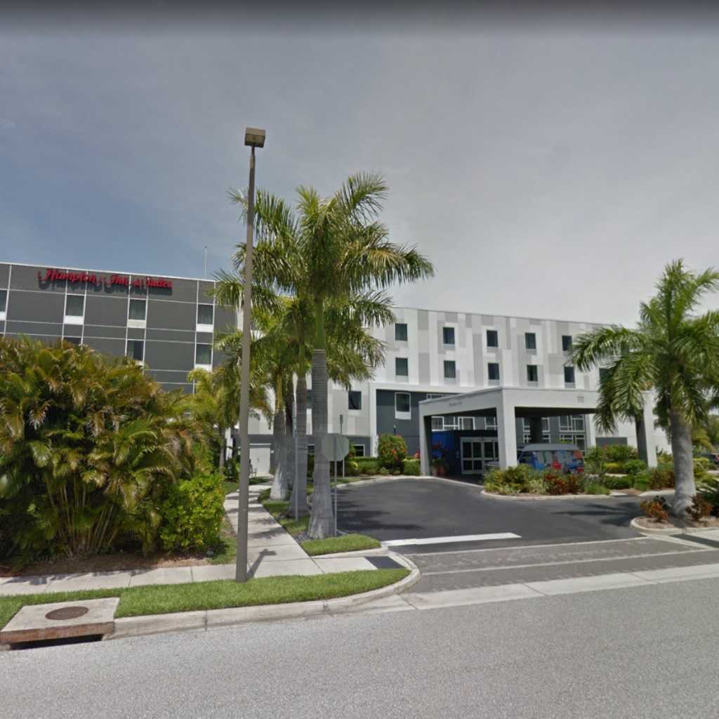 Hampton Inn & Suites SRQ Airport Parking