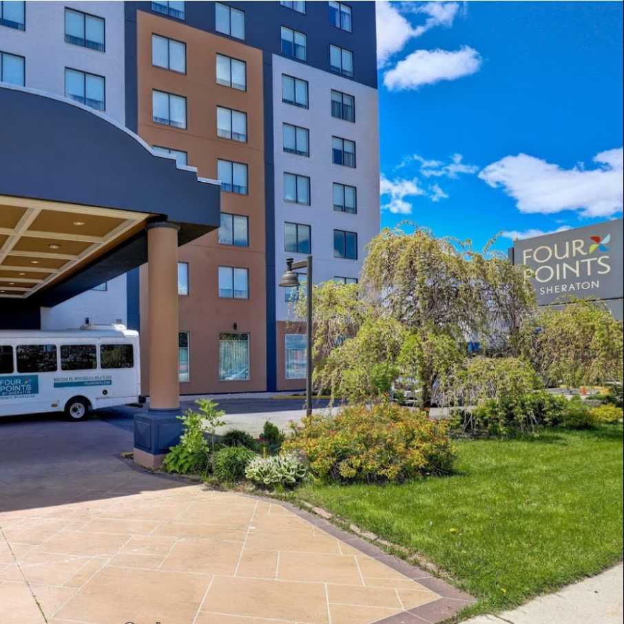 Four Points by Sheraton Toronto Mississauga Airport Parking
