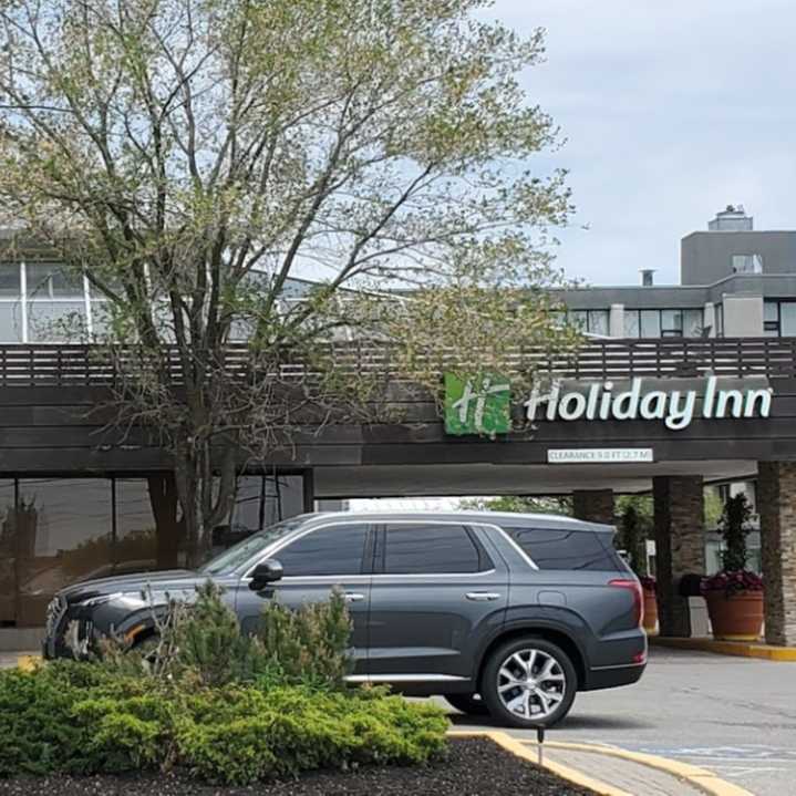 Holiday Inn Toronto YYZ Airport Parking
