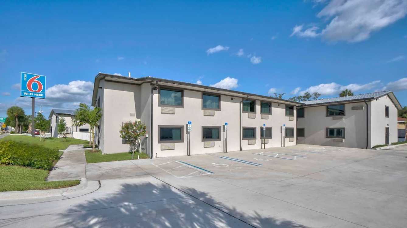 Motel 6 Fort Lauderdale Airport Parking