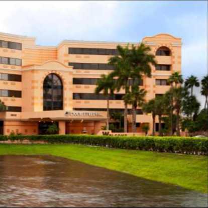 DoubleTree by Hilton PBI Airport Parking