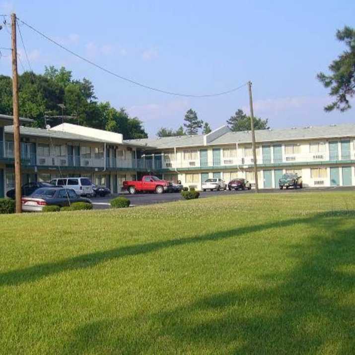 Royal Inn CLT Airport Parking