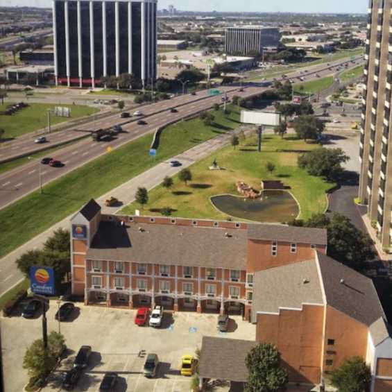 Crowne Plaza Dallas Love Airport Parking