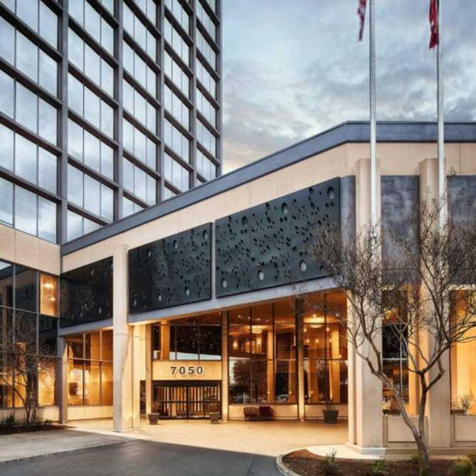 Crowne Plaza Dallas Love Airport Parking