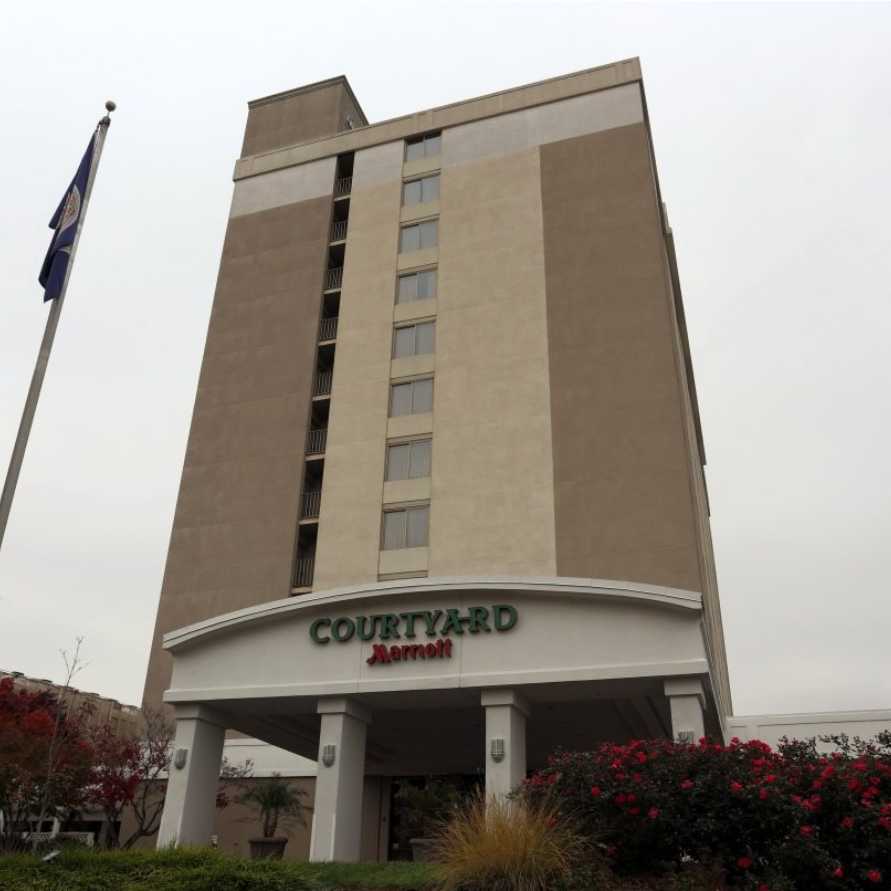 Courtyard by Marriott Alexandria Pentagon South Airport Parking